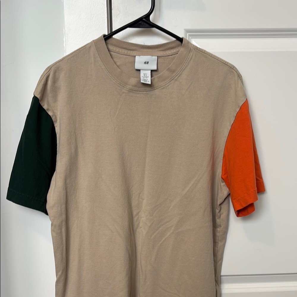 H&M Men's Beige T-Shirt with Orange and Green Sleeves